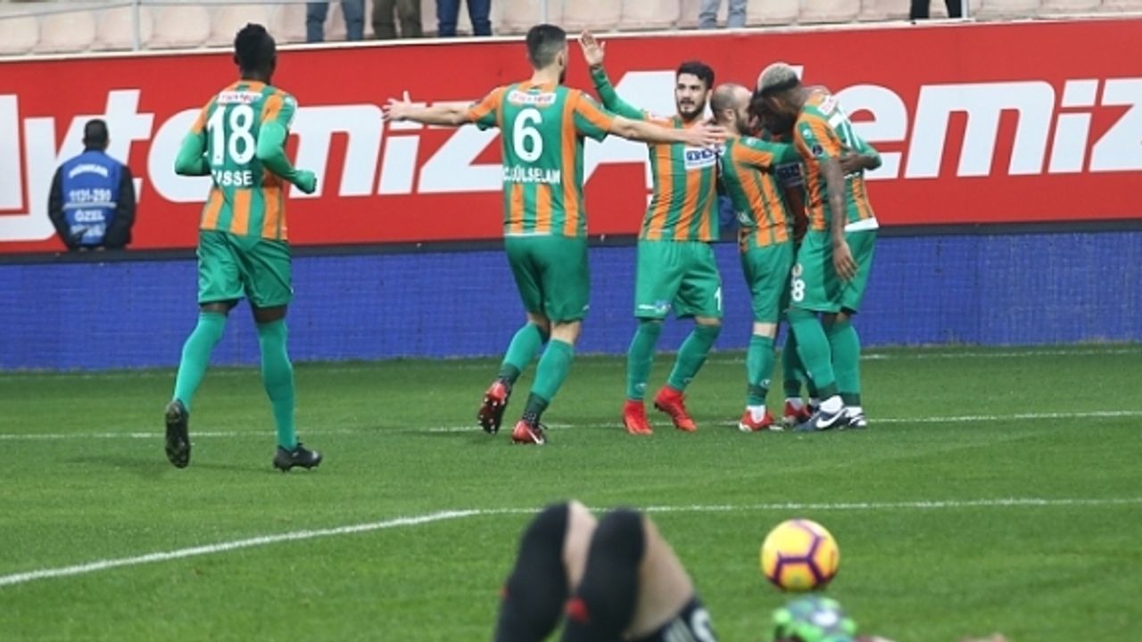 Alanyaspor, Sivasspor karşısında ilk yarıda işi bitirdi!