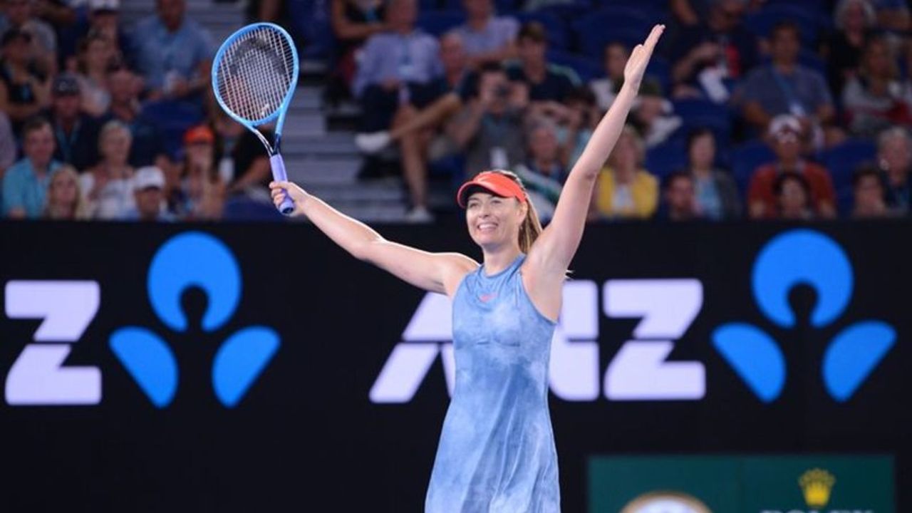 Sharapova, son şampiyon Wozniacki'yi eledi