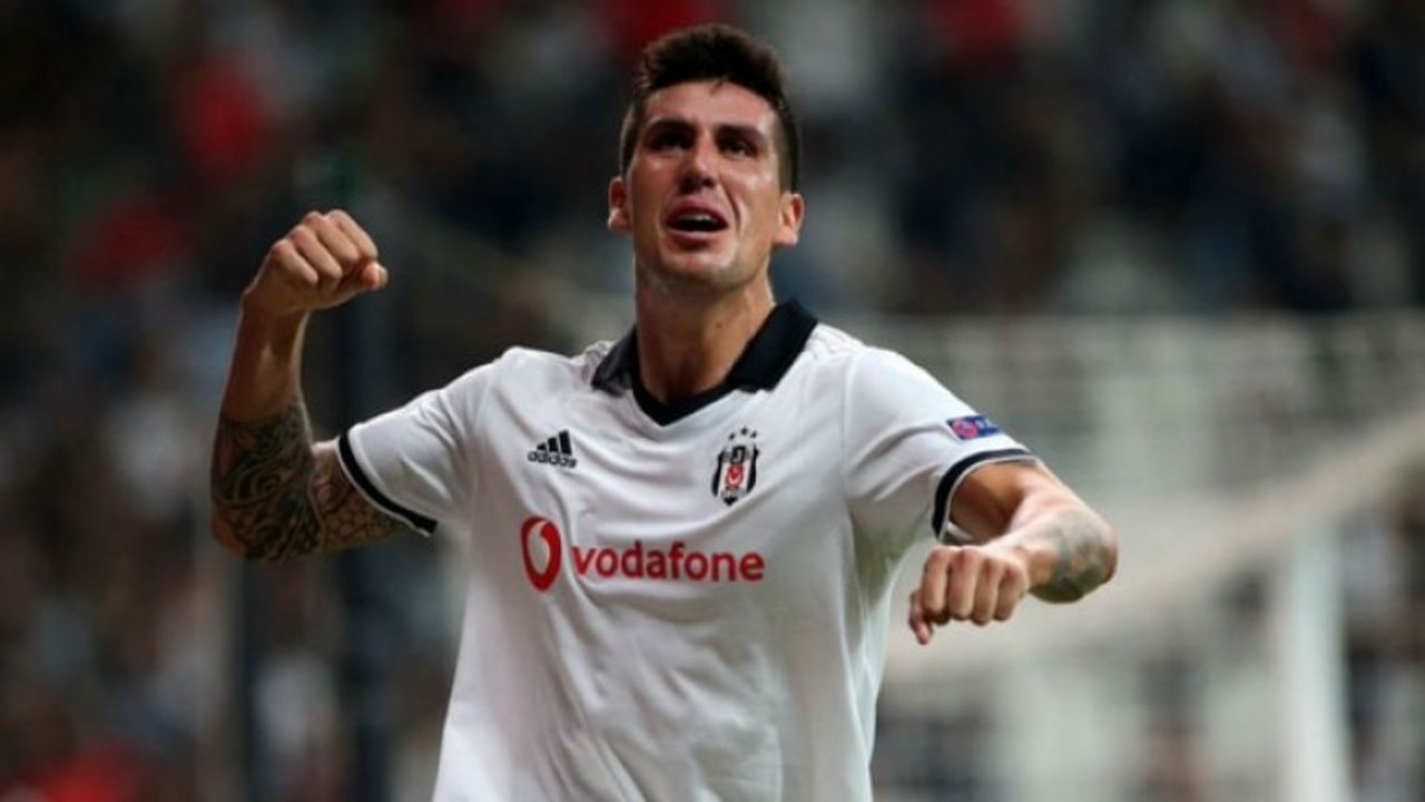 Beşiktaş'lı Futbolcu Dolandırıldı
