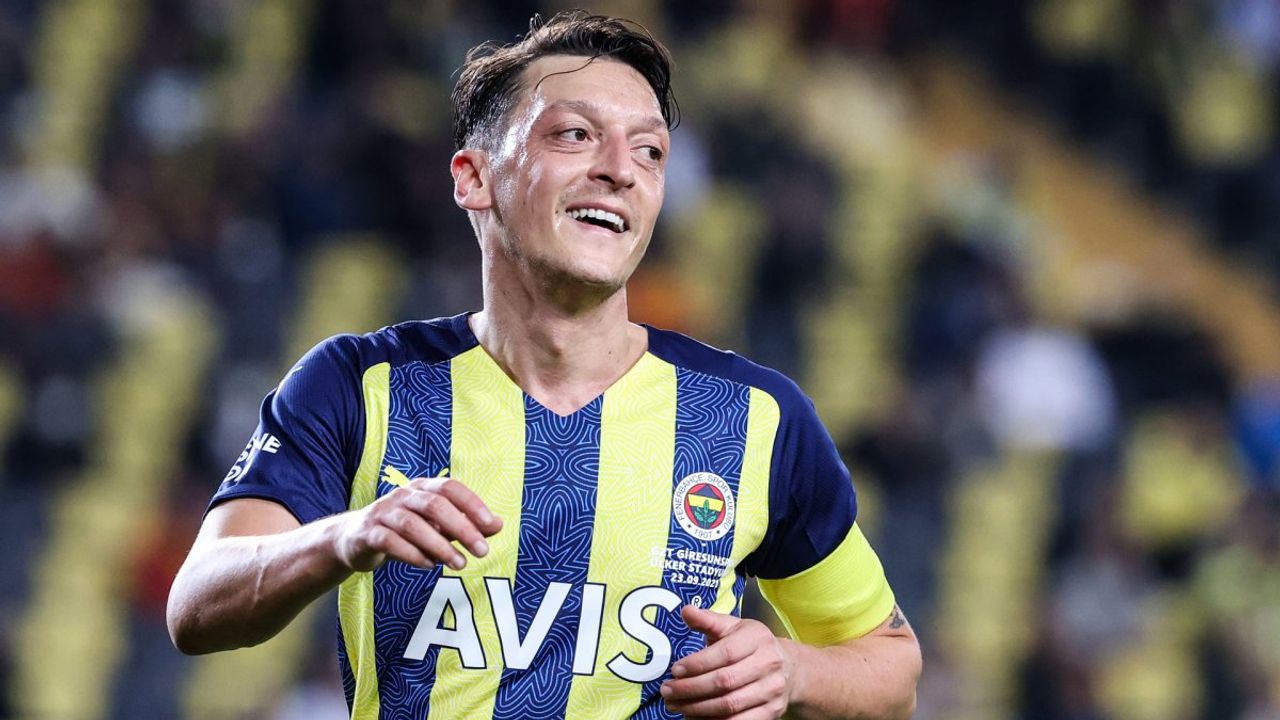 Mesut Özil Fenerbahçe’den ayrılıyor: Süper Lig’de devam edecek