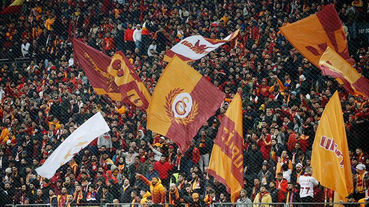 Galatasaray Taraftarının Sevgilisi Fitili Ateşledi