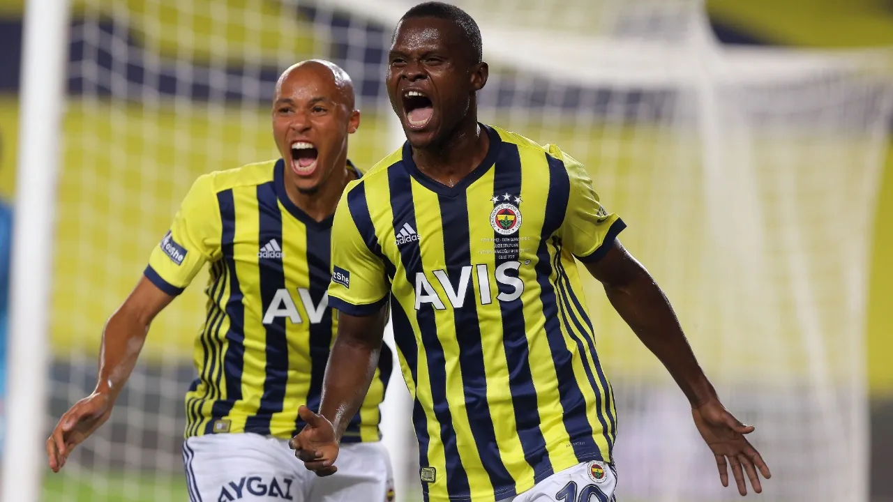 Fenerbahçe'de transferi beklenen Samatta'ya Beşiktaş engeli O isim de listede