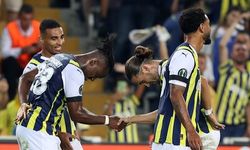 Yıldız futbolcu 1 yıl daha Fenerbahçe'de