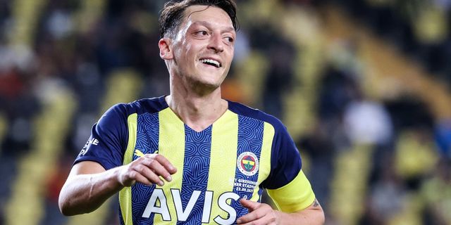 Mesut Özil Fenerbahçe’den ayrılıyor: Süper Lig’de devam edecek