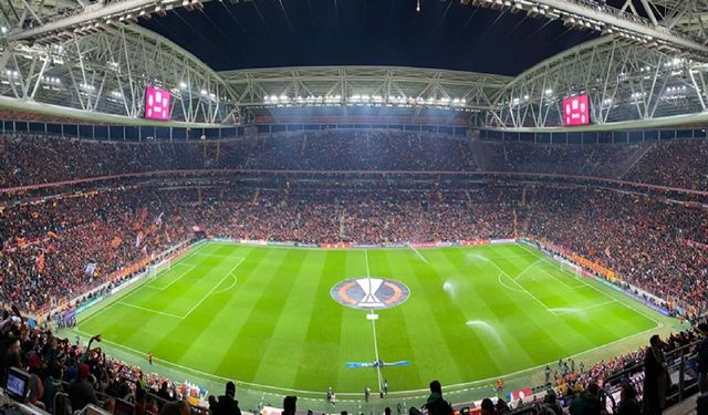 Galatasaray Stadı'nın Çimlerinde Hastalık! Ne Zaman Düzelecek?